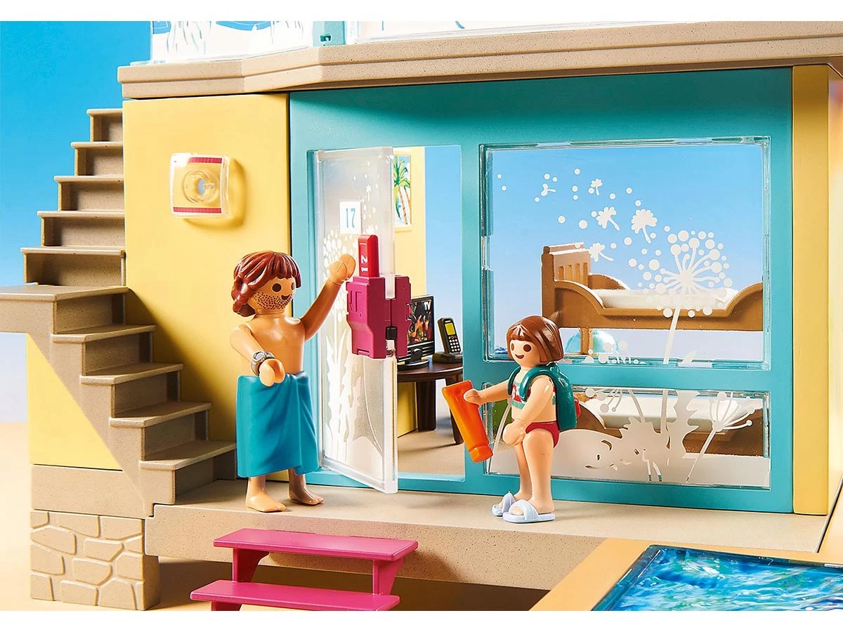 PLAYMOBIL Family Fun 70435 Bungalow With Pool - Image 5